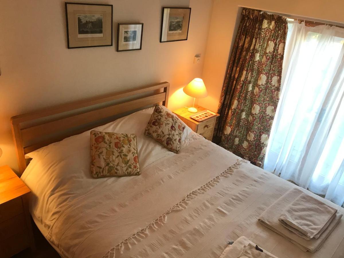 The Old Coach House Apartment Penpergwm ภายนอก รูปภาพ